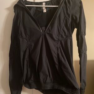 Lululemon size 4 black wind jacket.